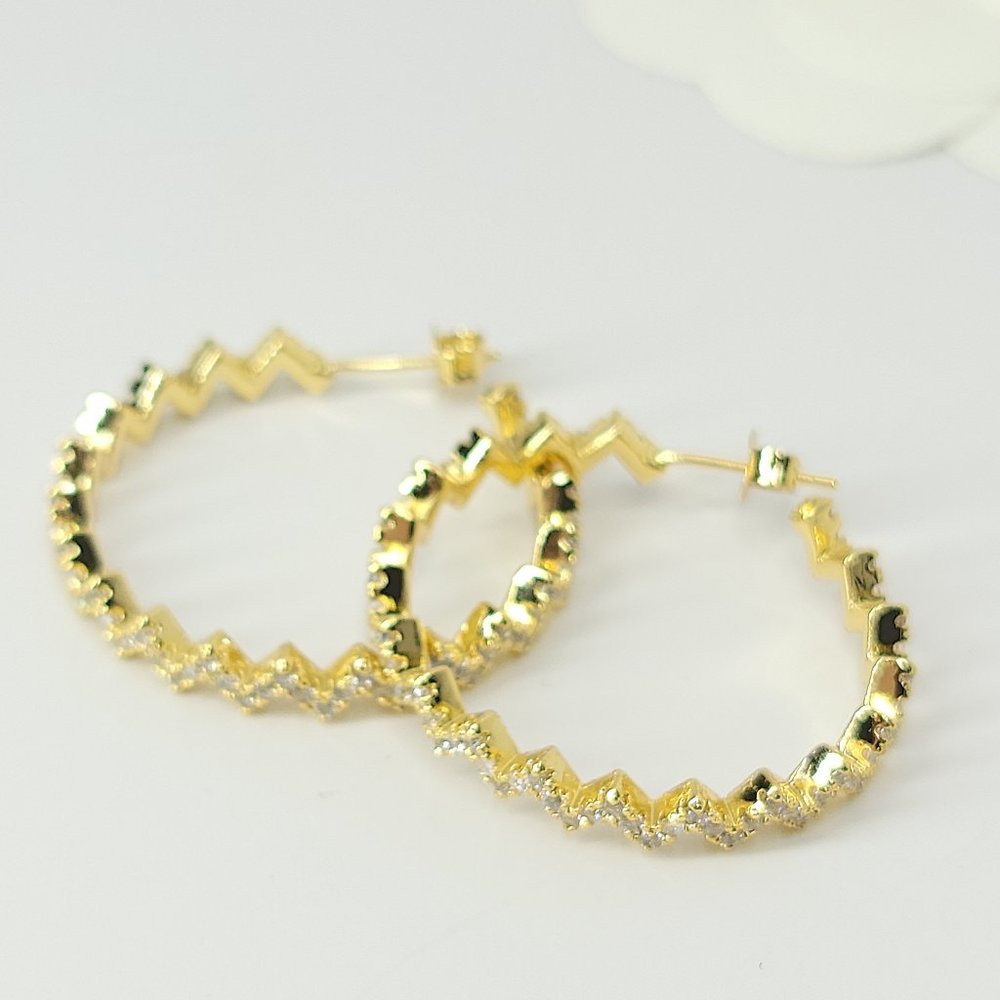 NEW Pave CZ Diamond Zigzag Hoop Huggie Earrings - Picture 5 of 9